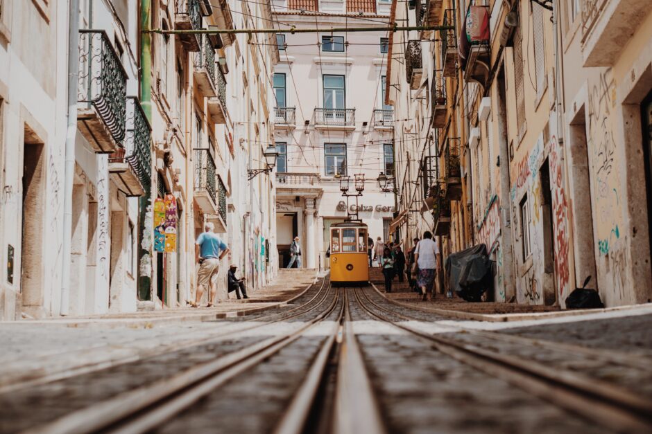 Blick auf Straßenbahn Lissabon