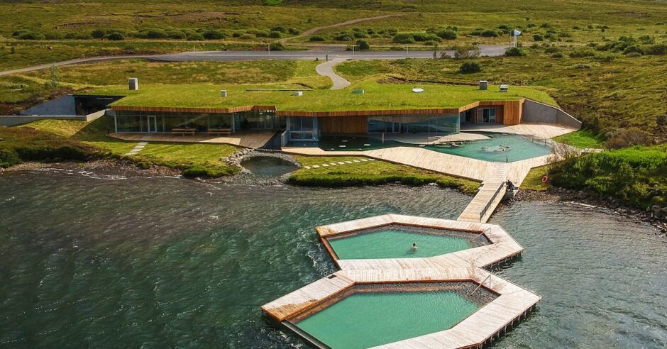 Vök Baths in Island - Heiße Quellen in Island