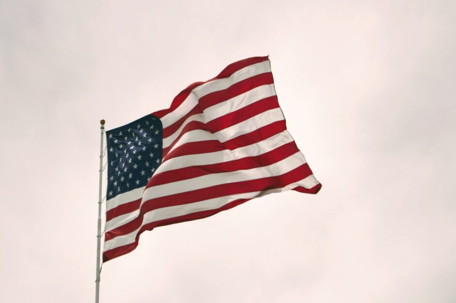 USA Flagge weht im Wind