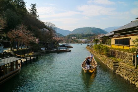 Blick auf den Kanal in der Stad Kyoto